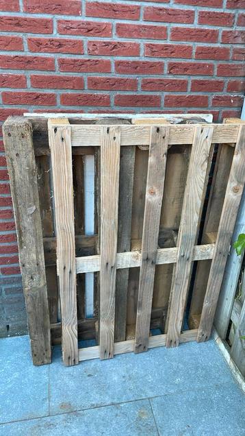 2 pallets gratis beschikbaar voor biedingen