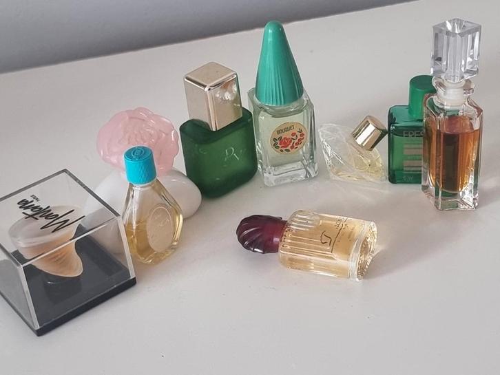 Vintage zeldzaam partij parfum miniaturen, Verzamelen, Parfumverzamelingen, Zo goed als nieuw, Miniatuur, Gevuld, Ophalen of Verzenden