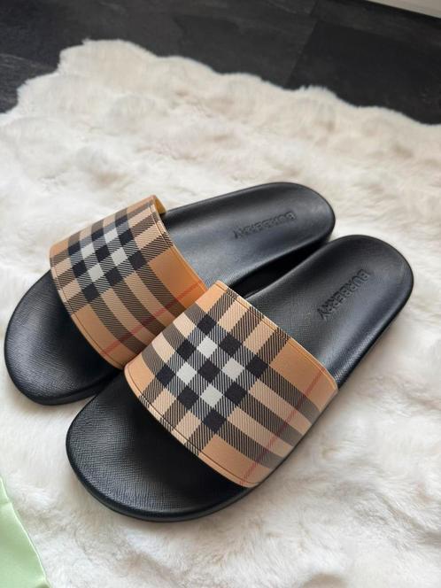 Burberry slippers maat 44, Kleding | Heren, Schoenen, Nieuw, Slippers, Zwart, Ophalen of Verzenden