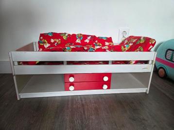 Poppenbed beschikbaar voor biedingen
