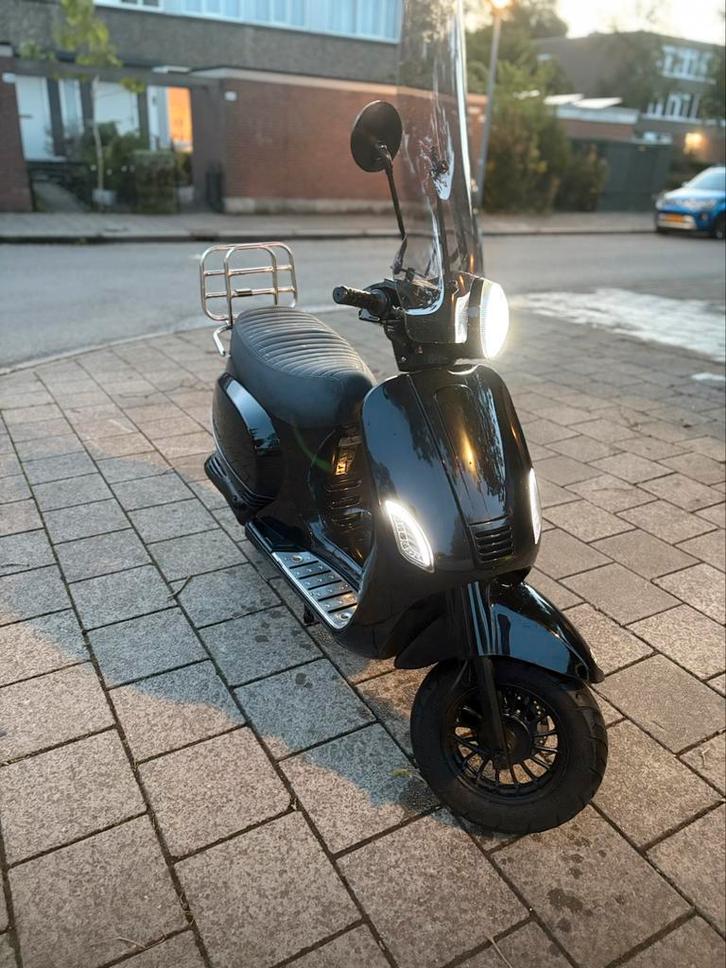 Senzo Riva Lux, Fietsen en Brommers, Snorfietsen en Snorscooters, Zo goed als nieuw, Overige merken, Benzine, Ophalen