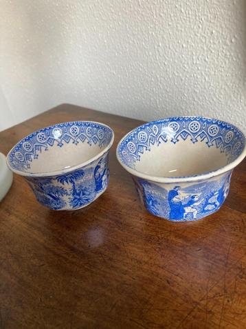 Antieke Kommetjes met Religieuze Voorstelling beschikbaar voor biedingen