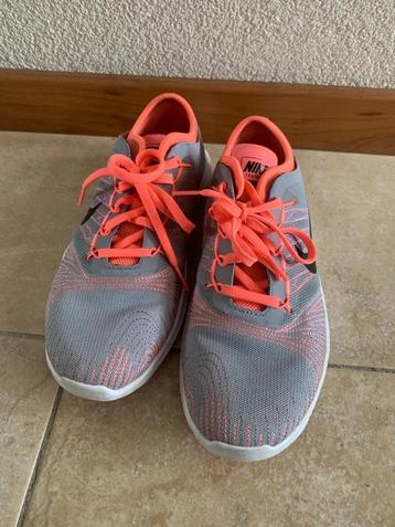 Nike sport schoenen maat 37(nr.13) beschikbaar voor biedingen