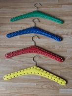 4 retro kleerhangers met studs jaren 60 / Tomado stijl, Ophalen of Verzenden, Huis en Inrichting
