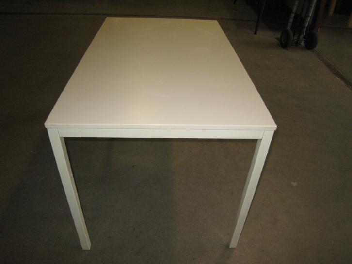 Lichtgrijze keukentafel met metalen onderstel, Huis en Inrichting, Tafelonderdelen, Gebruikt