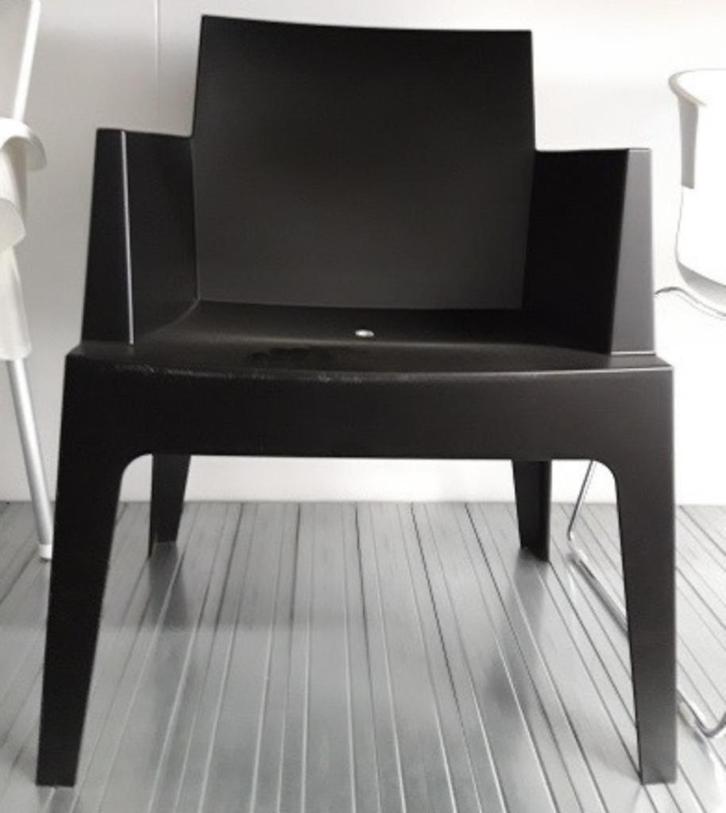 Stoel Box, nieuw met lichte schade, kleur Zwart, Huis en Inrichting, Stoelen, Nieuw, Eén, Kunststof, Zwart, Ophalen