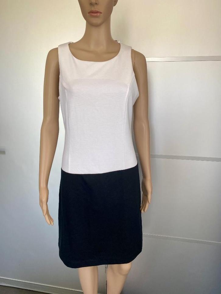 E435 Nieuw: SORA: maat 38=M jurk / jurkje zwart/wit, Kleding | Dames, Jurken, Nieuw, Maat 38/40 (M), Wit, Knielengte, Ophalen of Verzenden
