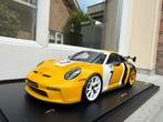 1:18 Porsche 911 992 GT3 geel-wit-zwart #PB602021 Spark, Hobby en Vrije tijd, Modelauto's | 1:18, Overige merken, Auto, Models@sparkmodel.com