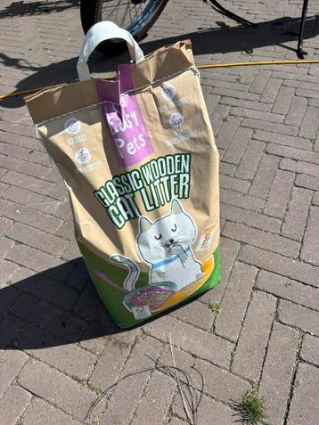 Houtkorrels kattenbak beschikbaar voor biedingen