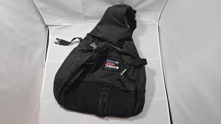 Superdry Japan Outdoor - Sling Bag / Monostrap Rugzak  Zwart, Sieraden, Tassen en Uiterlijk, Tassen | Schoudertassen, Gebruikt
