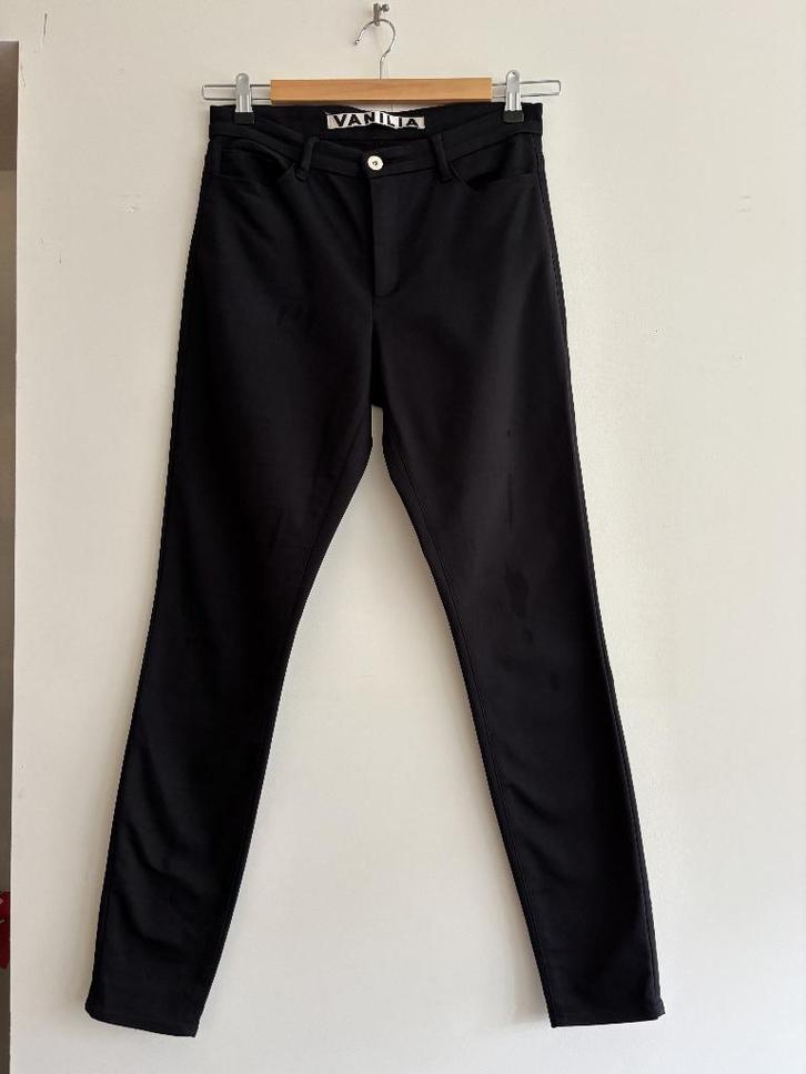 Vanilia skinnyjeans, Kleding | Dames, Broeken en Pantalons, Zo goed als nieuw, Maat 38/40 (M), Zwart, Lang, Ophalen of Verzenden