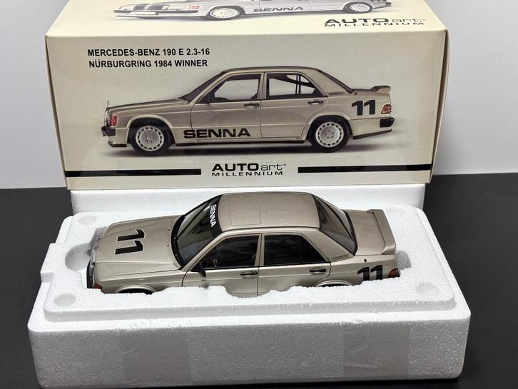 MERCEDES BENZ - 190E. 1984 AYRTON SENNA, Hobby en Vrije tijd, Modelauto's | 1:18, Zo goed als nieuw, Auto, Autoart, Ophalen of Verzenden