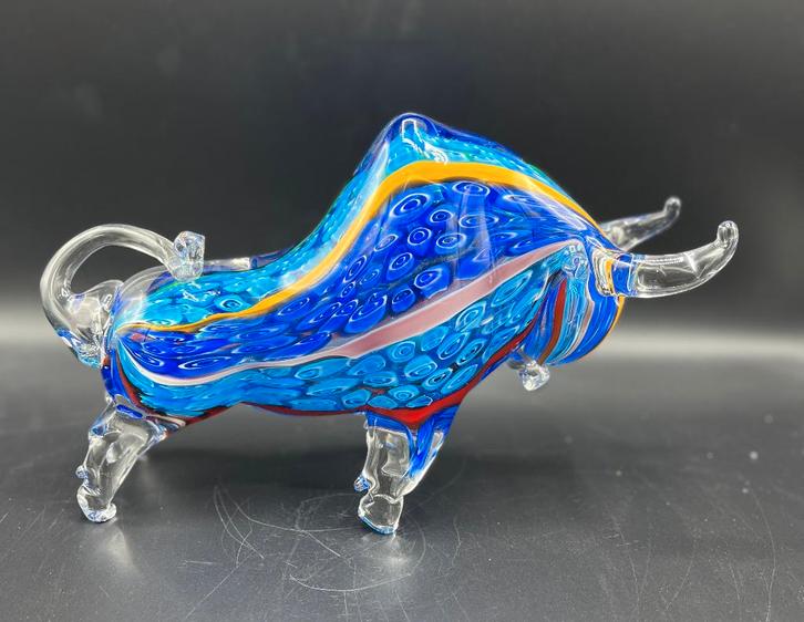 Mooie stier van glas., Antiek en Kunst, Kunst | Beelden en Houtsnijwerken, Ophalen of Verzenden