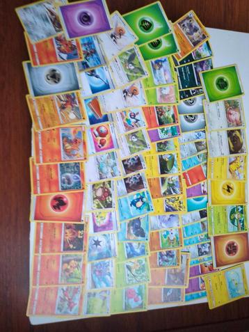 76 Pokemon Kaarten 2019-2020 beschikbaar voor biedingen