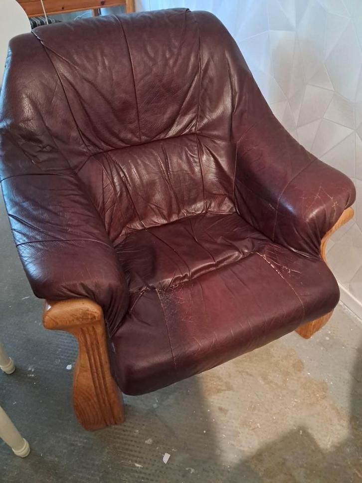 Twee leren fauteuils in nette staat, Huis en Inrichting, Fauteuils, Gebruikt, Hout, Leer, 75 tot 100 cm, 75 tot 100 cm, Ophalen