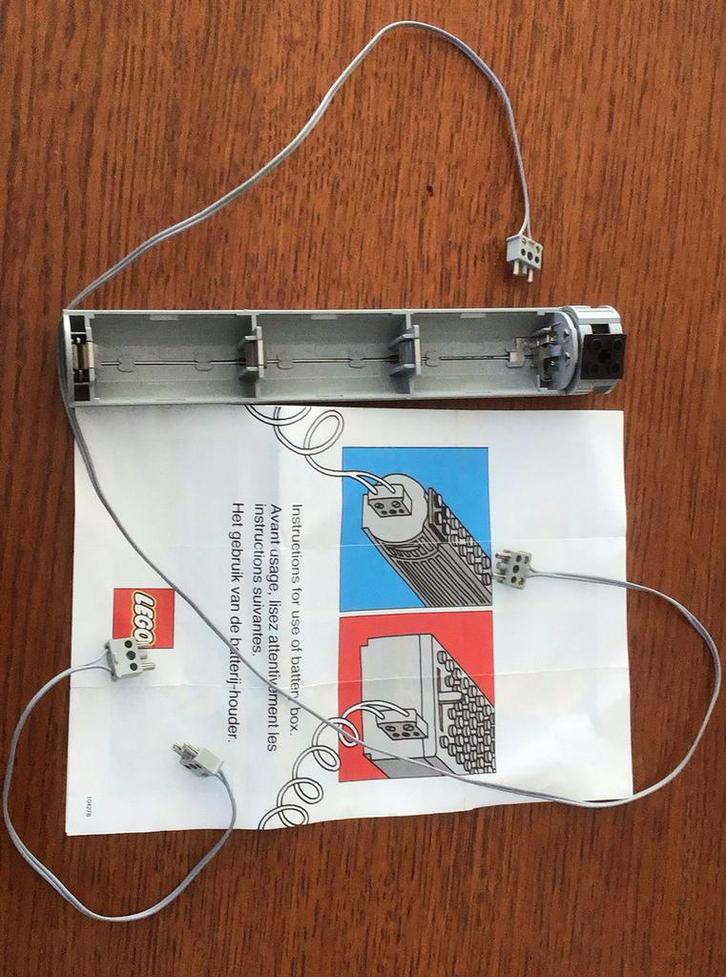 Lego Batterijhouder. Met snoertjes en stekkertjes. 1987, Kinderen en Baby's, Speelgoed | Duplo en Lego, Gebruikt, Lego, Ophalen of Verzenden