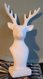 Stenen hert wit en met kerst Rudolph, hoogte 18 cm, Ophalen of Verzenden, Zo goed als nieuw, Hert, Beeldje of Figuurtje