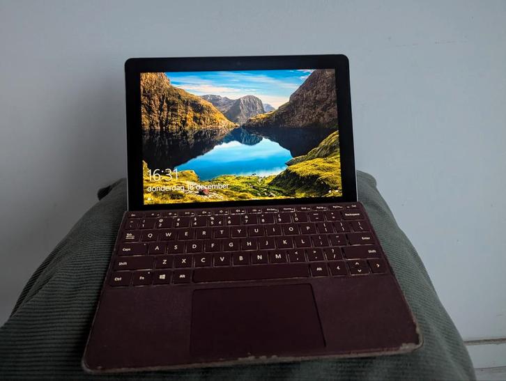 Microsoft Surface Go, Computers en Software, Windows Tablets, Zo goed als nieuw, 10 inch, 64 GB, Uitbreidbaar geheugen, Ophalen of Verzenden