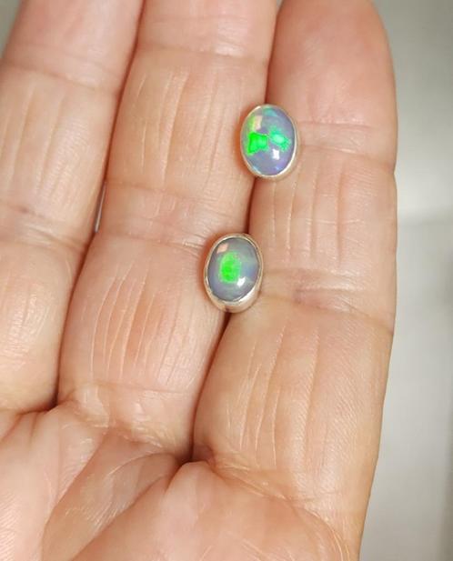 925 zilveren oorstekers/oorknopjes met Ethiopische Opaal, Sieraden, Tassen en Uiterlijk, Oorbellen, Nieuw, Hangers, Zilver, Groen