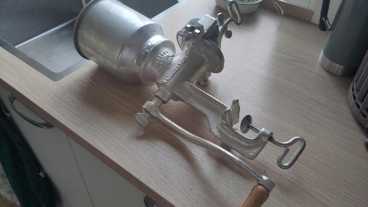 Moutmolen Vertind Gietijzer - 25kg/u, Hobby en Vrije tijd, Overige Hobby en Vrije tijd, Gebruikt, Ophalen of Verzenden