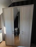 Lariks 3-deurs kast met veel ruimte, Huis en Inrichting, Ophalen, Gebruikt, 200 cm of meer, 150 tot 200 cm