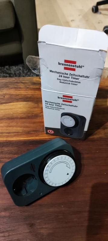 Tijd schakelaar voor contactdoos - elektrische apparaten beschikbaar voor biedingen