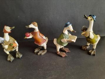  Set van vier tuinbeeldjes in de vorm van ganzen. beschikbaar voor biedingen