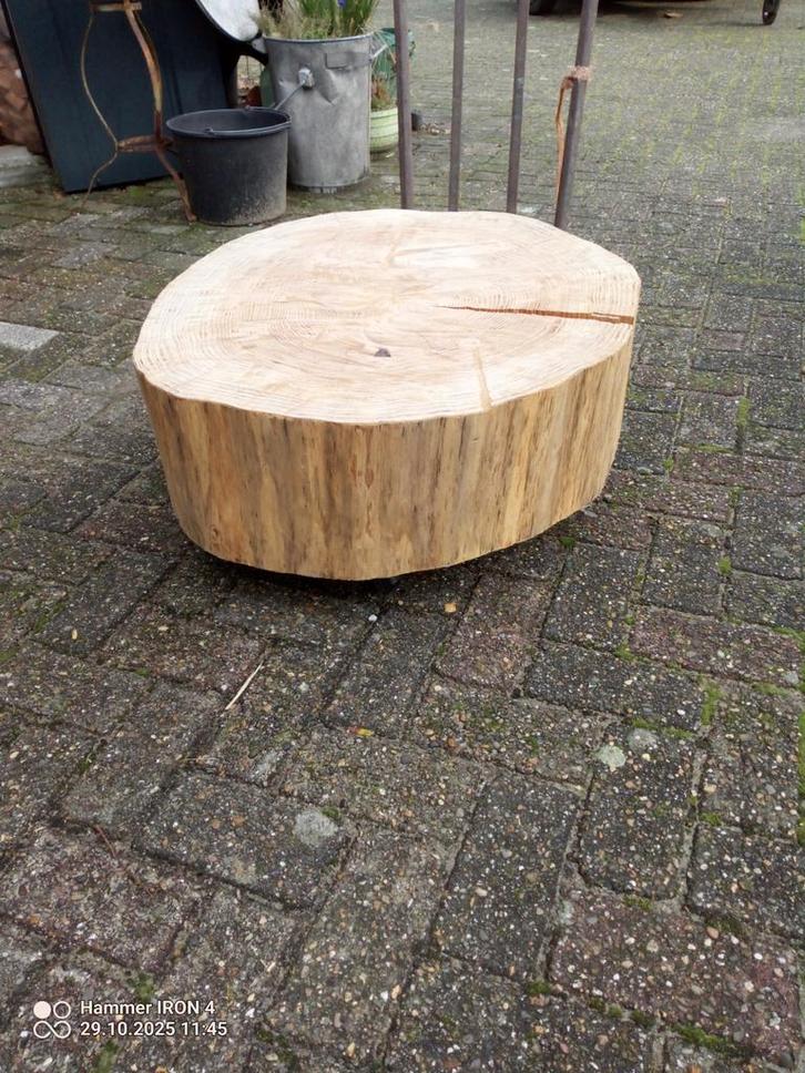 Boomstamtafel op wielen  diameter 70 cm    hoogte35 cm, Huis en Inrichting, Tafels | Salontafels, Gebruikt, Minder dan 50 cm, 50 tot 100 cm