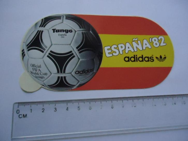 sticker oud Adidas voetbal Worldcup 1982 Spanje FIFA WK, Verzamelen, Stickers, Zo goed als nieuw, Verzenden