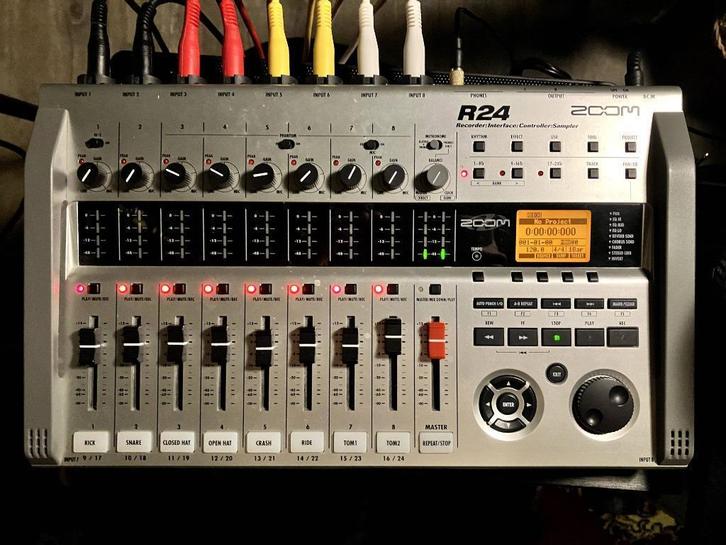 Zoom R24 meersporen recorder, Muziek en Instrumenten, Mengpanelen, Gebruikt, 5 tot 10 kanalen, Microfooningang, Ophalen of Verzenden