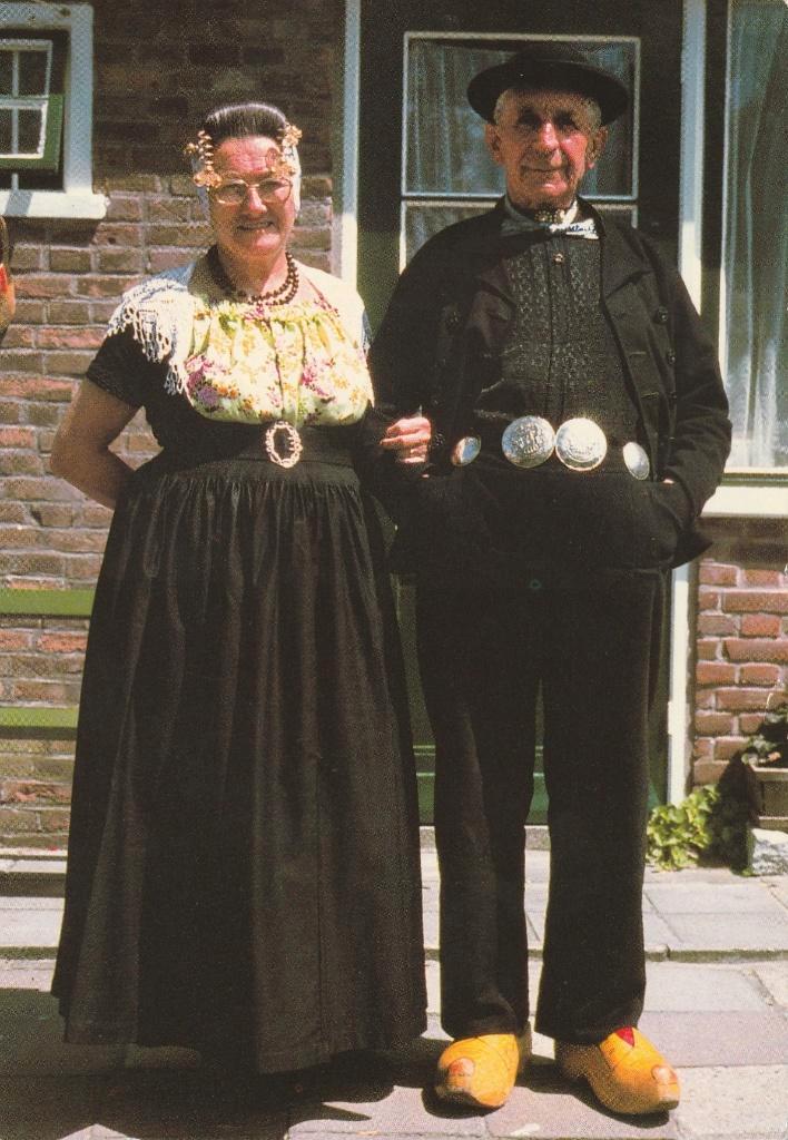 DOMBURG Klederdracht, Verzamelen, Ansichtkaarten | Nederland, Ongelopen, Zeeland, 1980 tot heden, Verzenden
