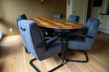 eetkamer stoelen beschikbaar voor biedingen
