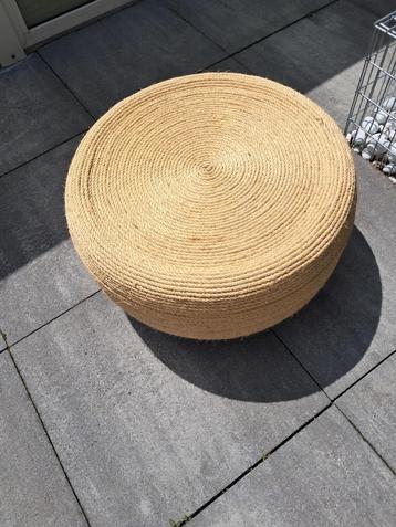 Hocker / Poef groot 67 cm doorsnede 34 cm hoog beschikbaar voor biedingen