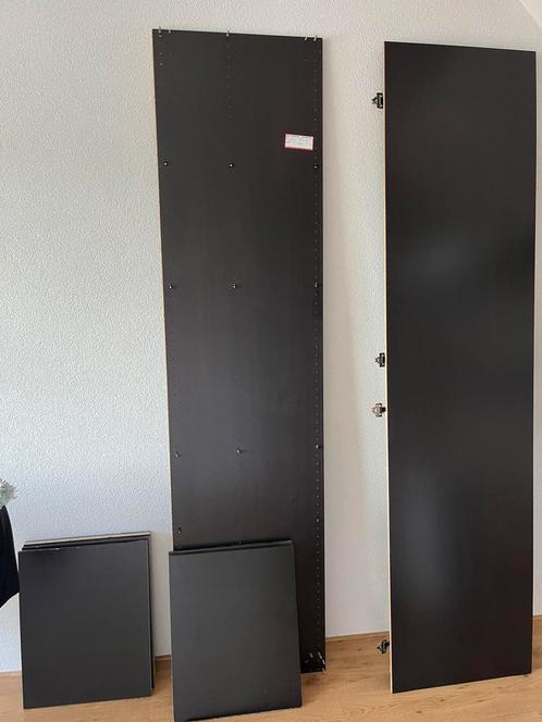 Zwarte IKEA Pax kast, Huis en Inrichting, Kasten | Kledingkasten, Gebruikt, 200 cm of meer, 50 tot 100 cm, 50 tot 75 cm, Met plank(en)