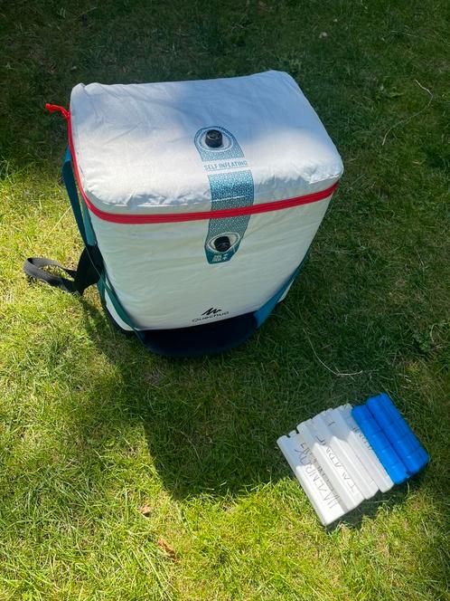 Zelfopblaasbare koelbox decathlon 25 liter 6 koelelementen, Caravans en Kamperen, Koelboxen, Zo goed als nieuw, Koelelement, Ophalen