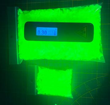 Opaline uranium fabric destructs 500g beschikbaar voor biedingen