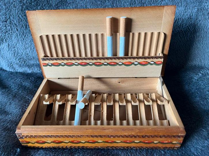 Vintage Bulgarije Houten Sigarettendoosje, Antiek en Kunst, Antiek | Overige Antiek, Ophalen of Verzenden