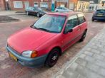 Toyota Starlet 1.3 16V AUT 1997 Rood, Auto's, Stof, 4 cilinders, Starlet, 400 kg