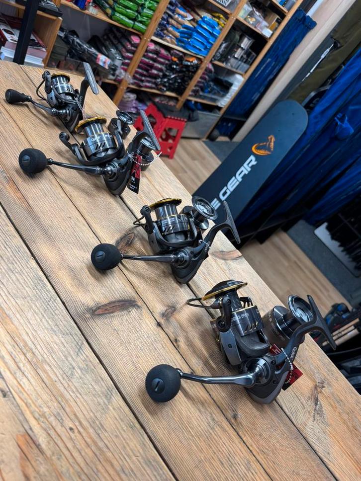 nieuwe dam quick finessa 8 molens 6000 en  8000, Watersport en Boten, Hengelsport | Zeevissen, Nieuw, Molen, Ophalen of Verzenden