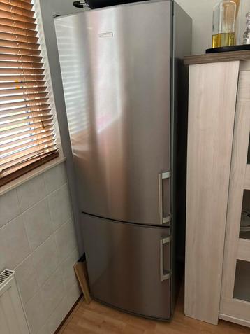 Mooie goedwerkende Electrolux RVS koel-/vries combinatie. beschikbaar voor biedingen
