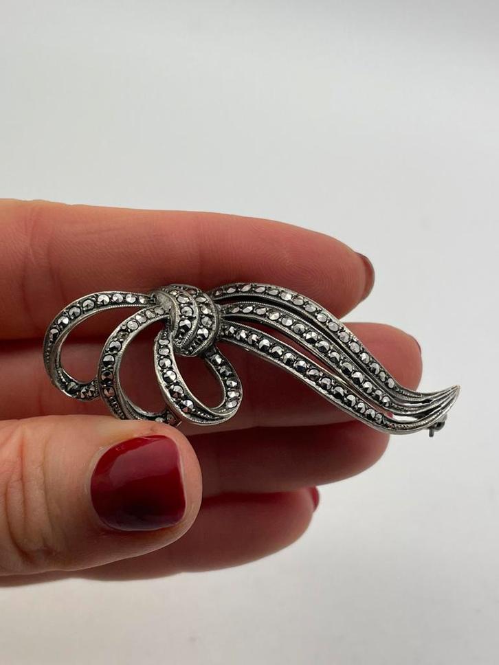 A39 Prachtige zilveren broche markasiet, Sieraden, Tassen en Uiterlijk, Antieke sieraden, Broche, Zilver, Met edelsteen, Ophalen of Verzenden