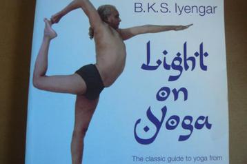IYENGAR / Light On Yoga / classic guide to yoga / dipika beschikbaar voor biedingen