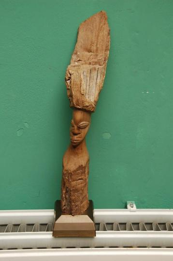 Vintage houten standbeeld beschikbaar voor biedingen