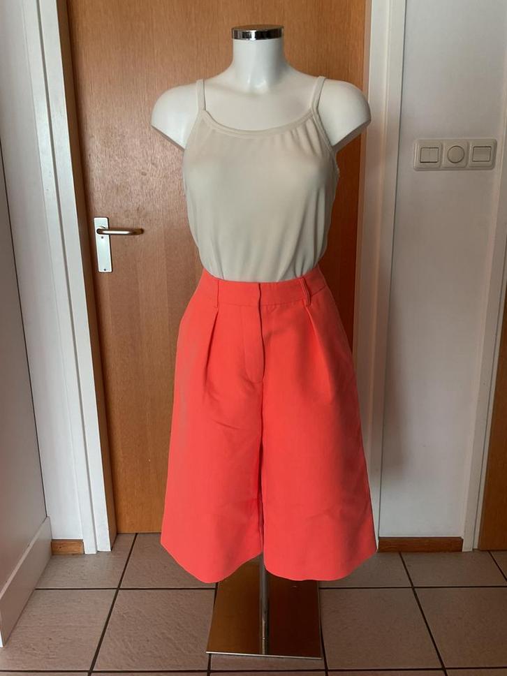 Addicted to Essentiel Antwerp bermuda neon oranje maat 38, Kleding | Dames, Broeken en Pantalons, Gedragen, Maat 38/40 (M), Oranje