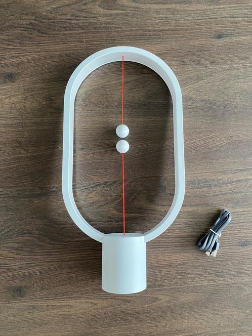DesigNest Heng Balance Lamp, Huis en Inrichting, Lampen | Tafellampen, Nieuw, Minder dan 50 cm, Hout, Kunststof, Ophalen