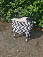 Brocante buikkastje velvet zigzag stof top koeien huid €95, Antiek en Kunst, Curiosa en Brocante, Ophalen