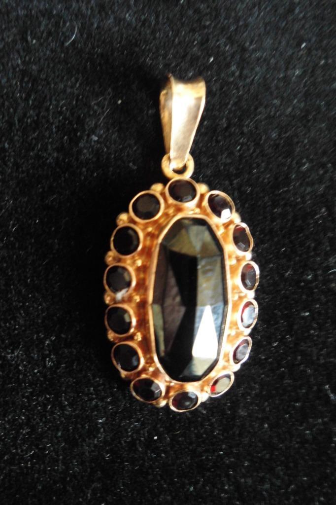 14 Krts GOUDEN DAMESHANGER 1 grote en 14 kleine granaatjes, Sieraden, Tassen en Uiterlijk, Kettinghangers, Zo goed als nieuw, Goud