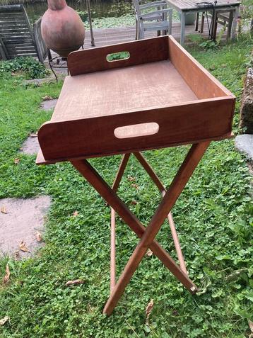 Massief houten butler tray beschikbaar voor biedingen