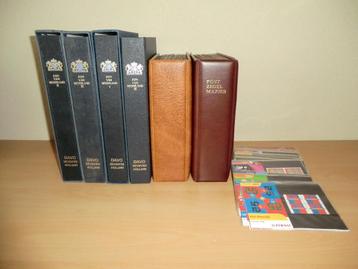Nederland, doos met 6 albums postzegelmapjes beschikbaar voor biedingen