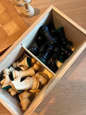 Schaakspel schaalbord schaakstenen beschikbaar voor biedingen